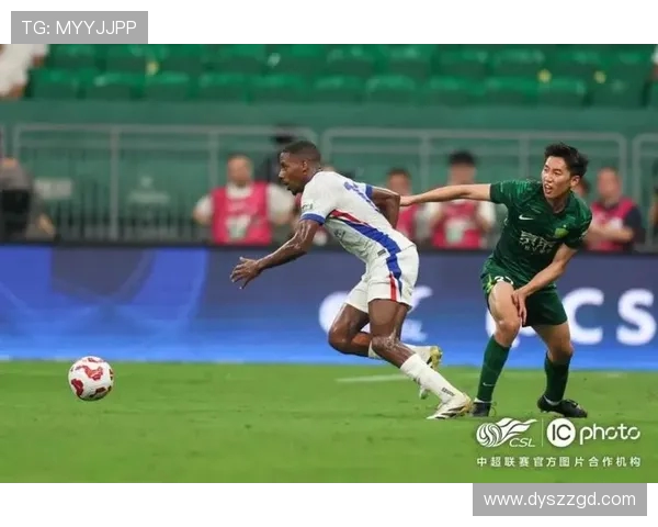 申花锋线迎救兵！米内罗伤缺 4 个月，新援阿苏埃火线加盟